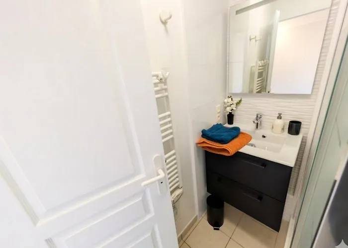 Apartment With Balcony - Les Reves Bleus *