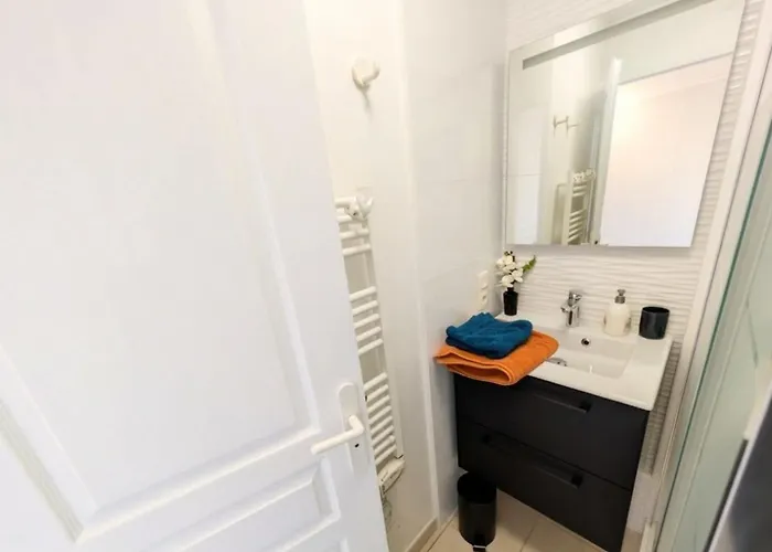 Apartment With Balcony - Les Reves Bleus *